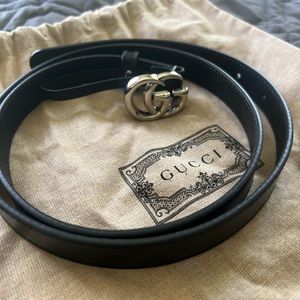 Black Leather Gucci Belt Size 90 with silver GG. Worn twice!